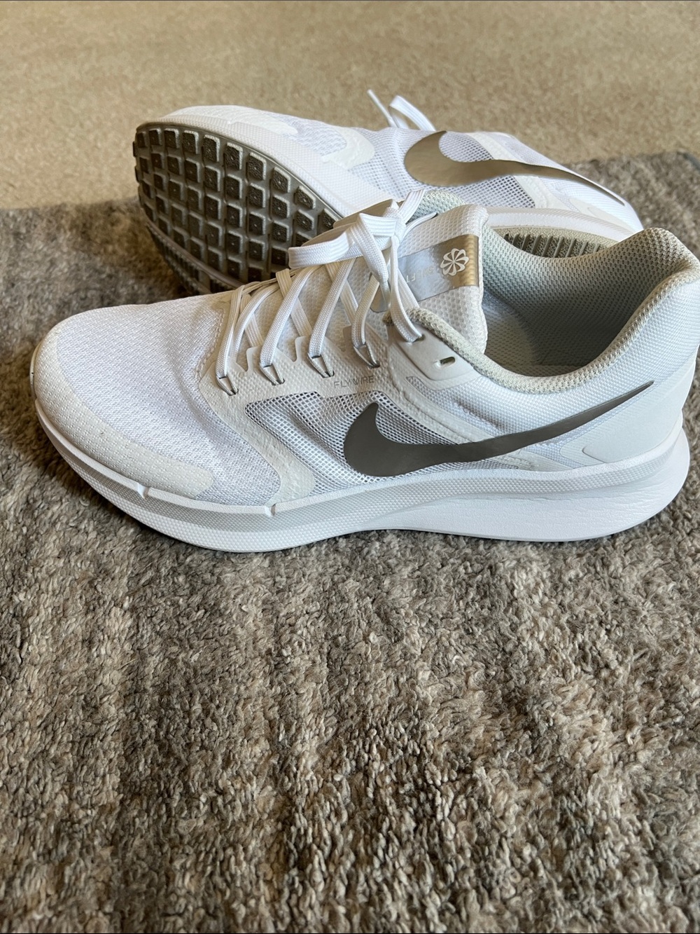 Nike women’s shoes like new